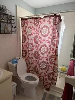 Bath - 3582 W 2nd Ave, Hialeah, FL 33012 photo 2 of 2