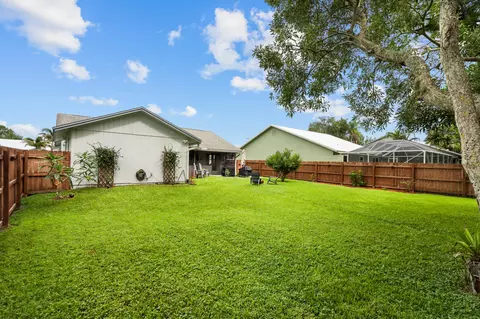 Exterior - 6702 SE Raintree Ave, Stuart, FL 34997 photo 11 of 13
