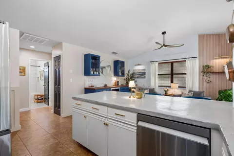 Kitchen - 6702 SE Raintree Ave, Stuart, FL 34997 photo 4 of 5