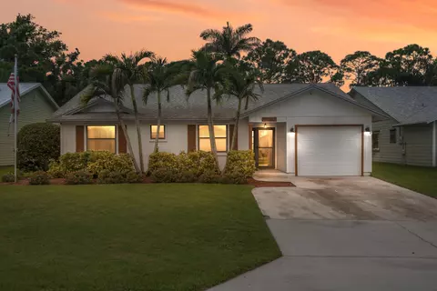 Exterior - 6702 SE Raintree Ave, Stuart, FL 34997 photo 2 of 13
