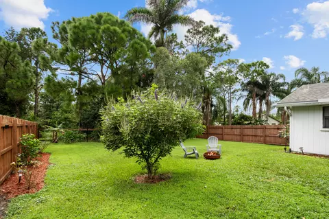 Exterior - 6702 SE Raintree Ave, Stuart, FL 34997 photo 9 of 13
