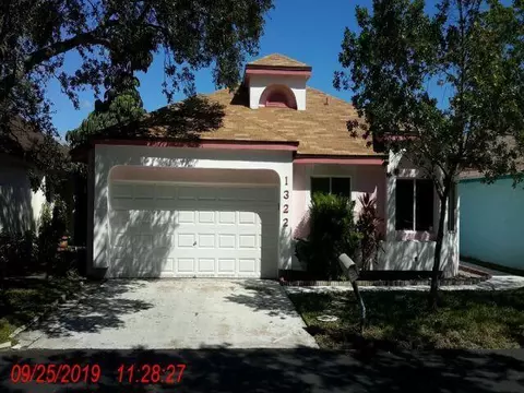 1322 E Glen Oak Rd, North Lauderdale, FL 33068