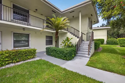 1701 Sabal Ridge Cir #D, Palm Beach Gardens, FL 33418