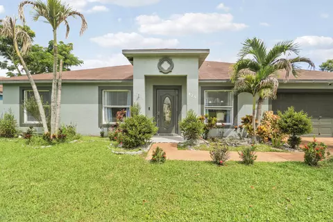 825 SE Cavern Ave, Port Saint Lucie, FL 34983