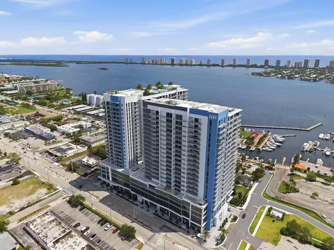 220 Lake Shore Dr #1407, Lake Park, FL 33403