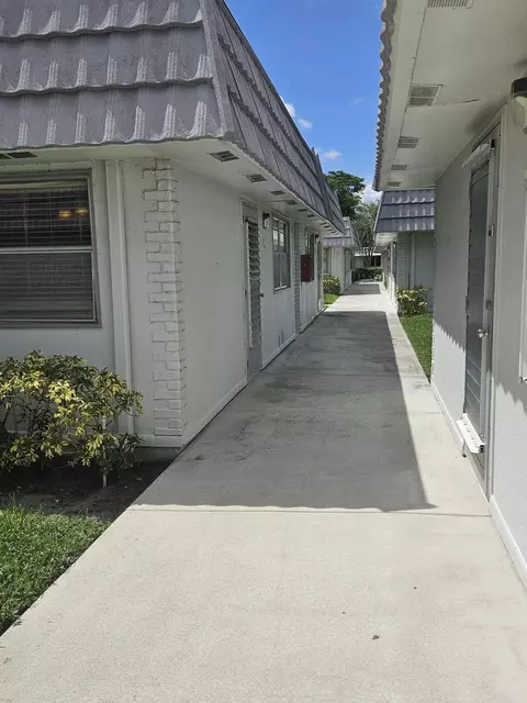 17 Valencia A, Delray Beach, FL 33446