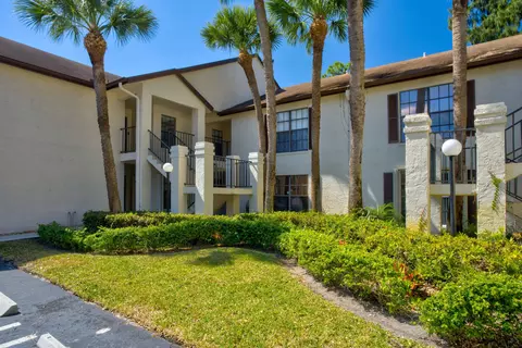 3237 Perimeter Dr #2512, Greenacres, FL 33467