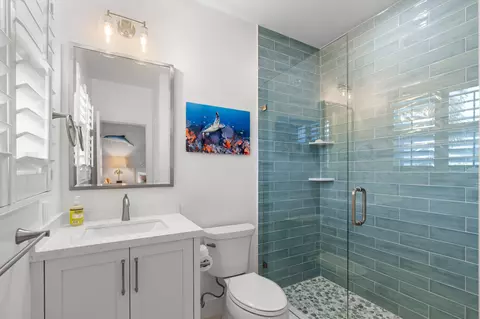 Bath - 3071 Mainsail Cir, Jupiter, FL 33477 photo 4 of 5