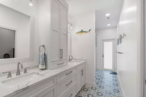 Bath - 3071 Mainsail Cir, Jupiter, FL 33477 photo 3 of 5