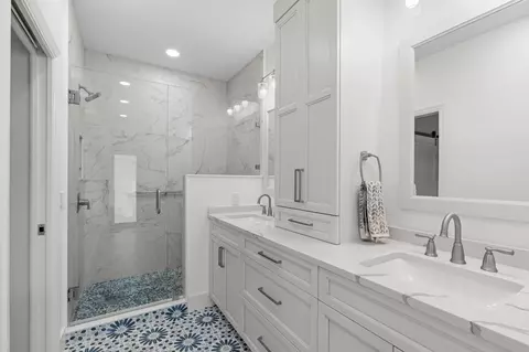 Bath - 3071 Mainsail Cir, Jupiter, FL 33477 photo 2 of 5