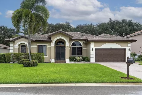 5734 NW 50th Dr, Coral Springs, FL 33067