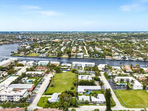 View/Area - 702 S Riverside Dr, Pompano Beach, FL 33062 photo 1 of 10