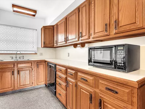 Kitchen - 702 S Riverside Dr, Pompano Beach, FL 33062 photo 5 of 5