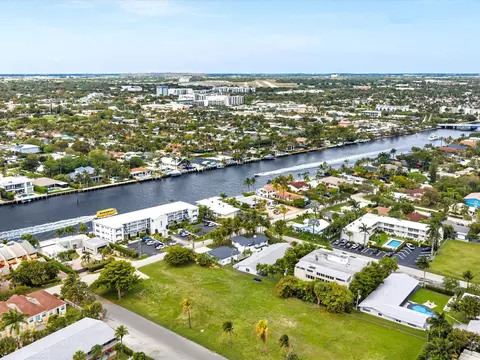 View/Area - 702 S Riverside Dr, Pompano Beach, FL 33062 photo 2 of 10