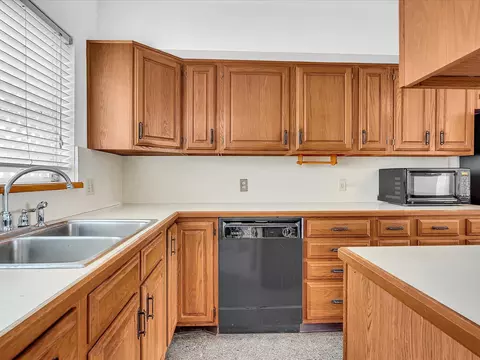 Kitchen - 702 S Riverside Dr, Pompano Beach, FL 33062 photo 3 of 5
