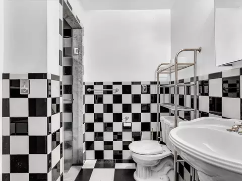 Bath - 702 S Riverside Dr, Pompano Beach, FL 33062 photo 7 of 8