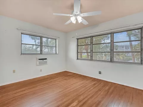 Bedroom - 702 S Riverside Dr, Pompano Beach, FL 33062 photo 4 of 8