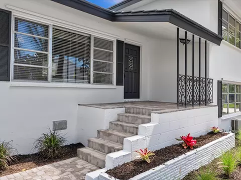 Exterior - 702 S Riverside Dr, Pompano Beach, FL 33062 photo 3 of 9