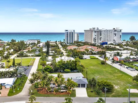 View/Area - 702 S Riverside Dr, Pompano Beach, FL 33062 photo 9 of 10