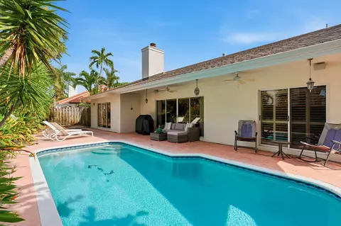 Exterior - 435 Mohawk Ln, Boca Raton, FL 33487 photo 6 of 7