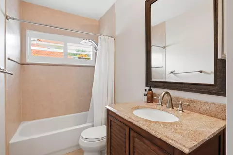 Bath - 435 Mohawk Ln, Boca Raton, FL 33487 photo 1 of 3