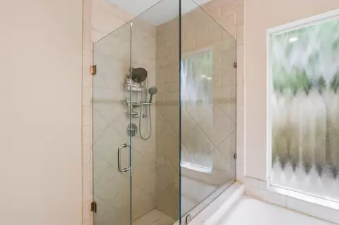Bath - 435 Mohawk Ln, Boca Raton, FL 33487 photo 3 of 3