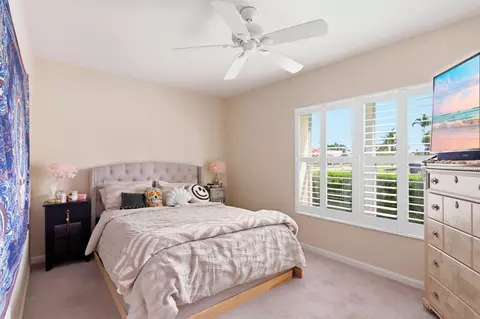 Bedroom - 435 Mohawk Ln, Boca Raton, FL 33487 photo 1 of 6
