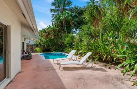 Exterior - 435 Mohawk Ln, Boca Raton, FL 33487 photo 2 of 7