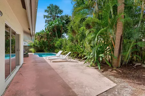 Exterior - 435 Mohawk Ln, Boca Raton, FL 33487 photo 7 of 7
