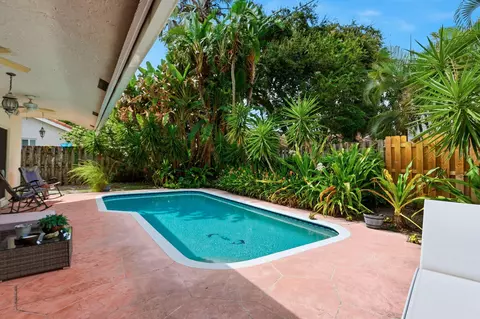 Exterior - 435 Mohawk Ln, Boca Raton, FL 33487 photo 3 of 7