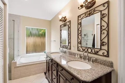 Bath - 435 Mohawk Ln, Boca Raton, FL 33487 photo 2 of 3