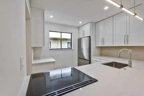 5220 Las Verdes Cir, Delray Beach, FL 33484