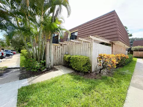 710 7th Ln, Palm Beach Gardens, FL 33418