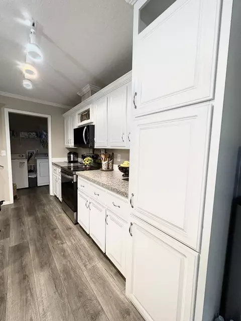 Kitchen - 455 N Datil St, Clewiston, FL 33440 photo 3 of 3