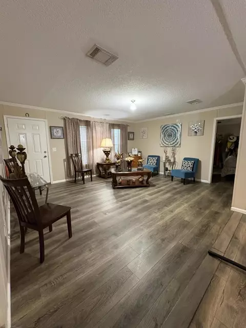 Living - 455 N Datil St, Clewiston, FL 33440 photo 2 of 4