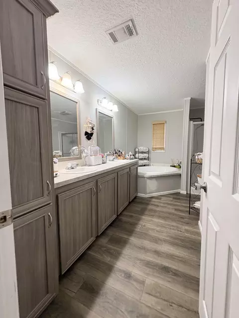 Bath - 455 N Datil St, Clewiston, FL 33440 photo 2 of 3