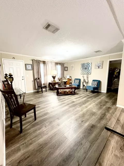 Living - 455 N Datil St, Clewiston, FL 33440 photo 3 of 4