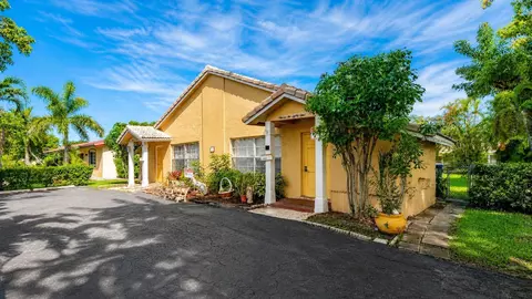 11281 NW 39th St, Coral Springs, FL 33065