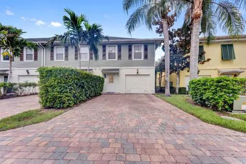 Exterior - 3049 E Community Dr, Jupiter, FL 33458 photo 3 of 4