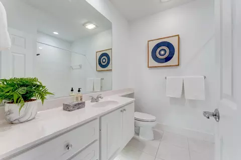 Bath - 3049 E Community Dr, Jupiter, FL 33458 photo 5 of 5
