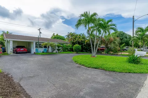 1318 Cardinal Ln, Lantana, FL 33462