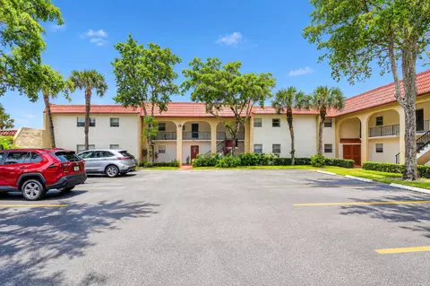 453 Lake Frances Dr, West Palm Beach, FL 33411