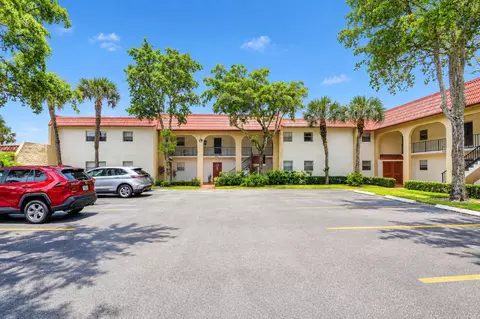 453 Lake Frances Dr, West Palm Beach, FL 33411