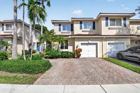 2785 S Evergreen Cir, Boynton Beach, FL 33426