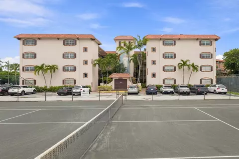 610 Tennis Club Dr #305, Fort Lauderdale, FL 33311