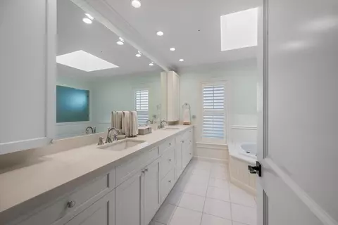 Bath - 200 Birkdale Ln, Jupiter, FL 33458 photo 1 of 7
