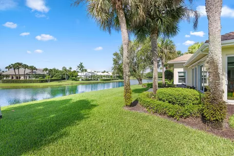 Exterior - 200 Birkdale Ln, Jupiter, FL 33458 photo 6 of 8