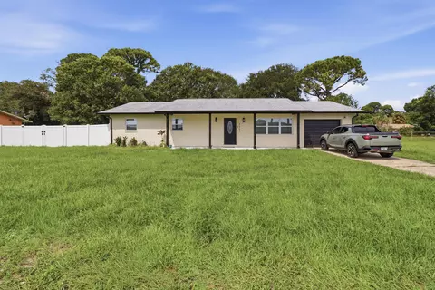 2657 Seneca Ave, Fort Pierce, FL 34946