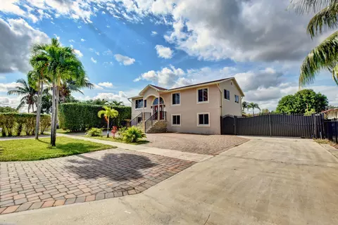 1371 Woodcrest Rd W, West Palm Beach, FL 33417