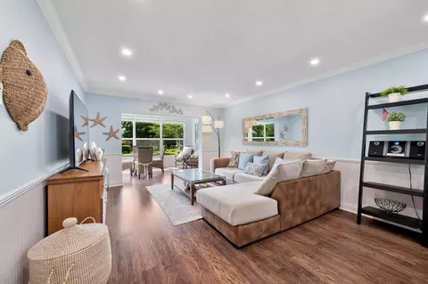 5171 W Oakland Park Blvd #204, Lauderdale Lakes, FL 33313